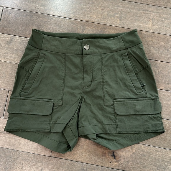 Athleta Trekkie Cargo Short 4" Darker Forest Green | 2 - Picture 2 of 5